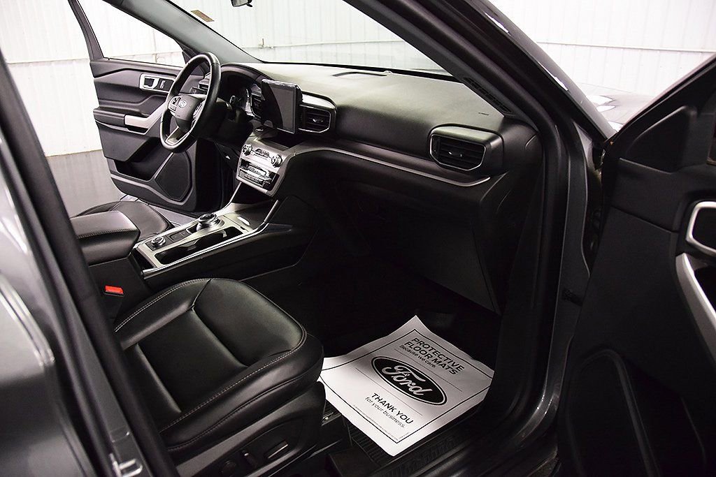 Used 2023 Ford Explorer XLT w/ Equipment Group 202A image 31