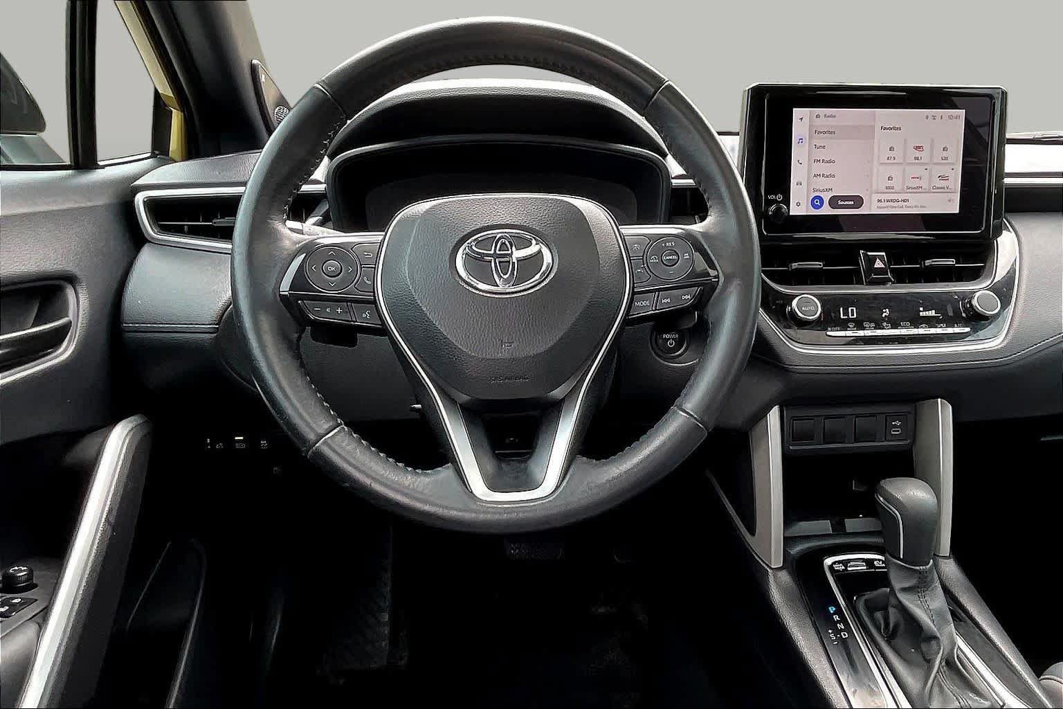 Used 2024 Toyota Corolla Cross AWD Hybrid w/ Moonroof Package image 6