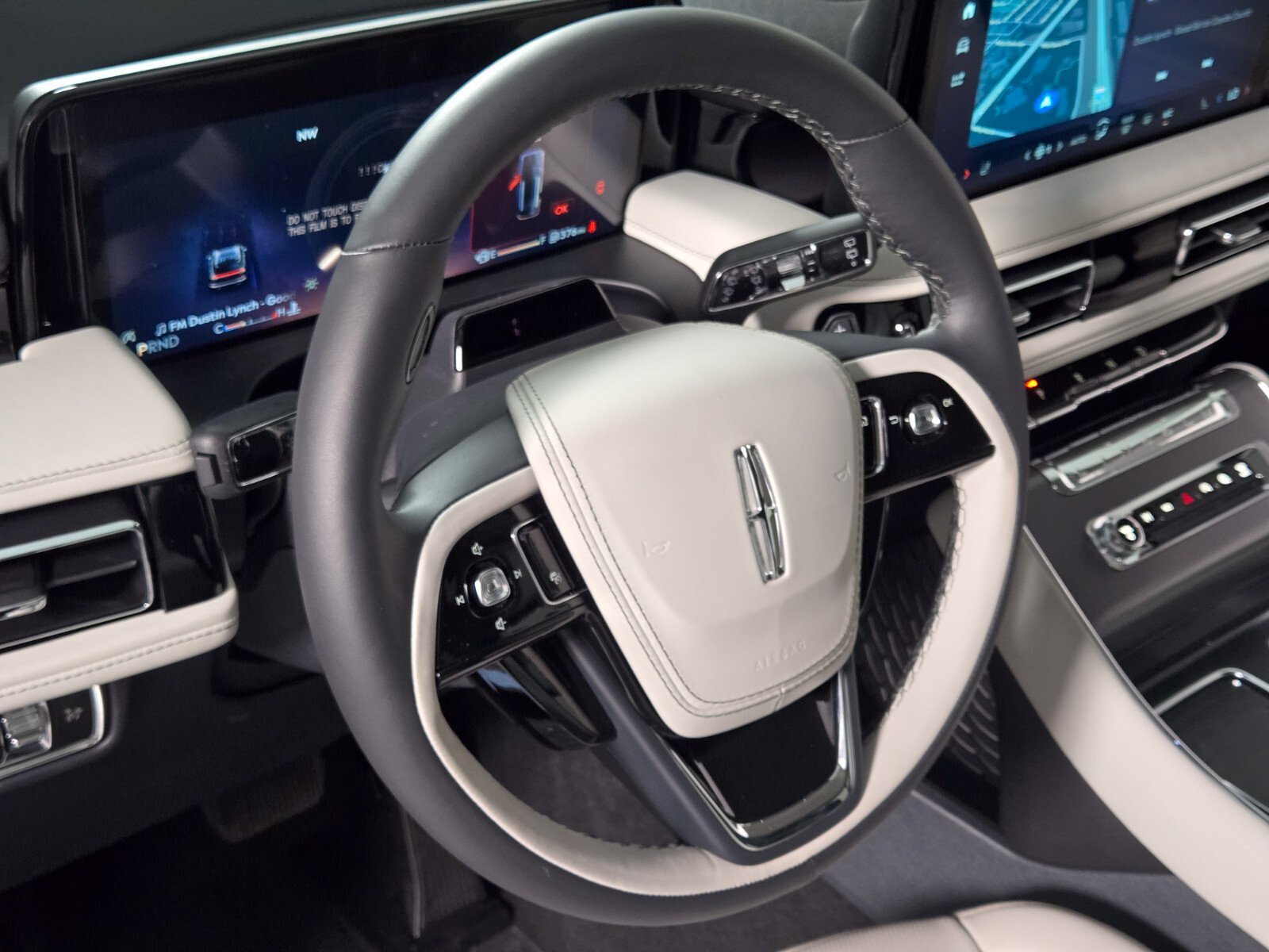 New 2026 Lincoln Aviator AWD w/ Jet Appearance Package image 26