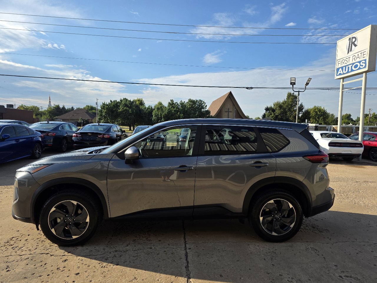 Used 2024 Nissan Rogue SV image 4