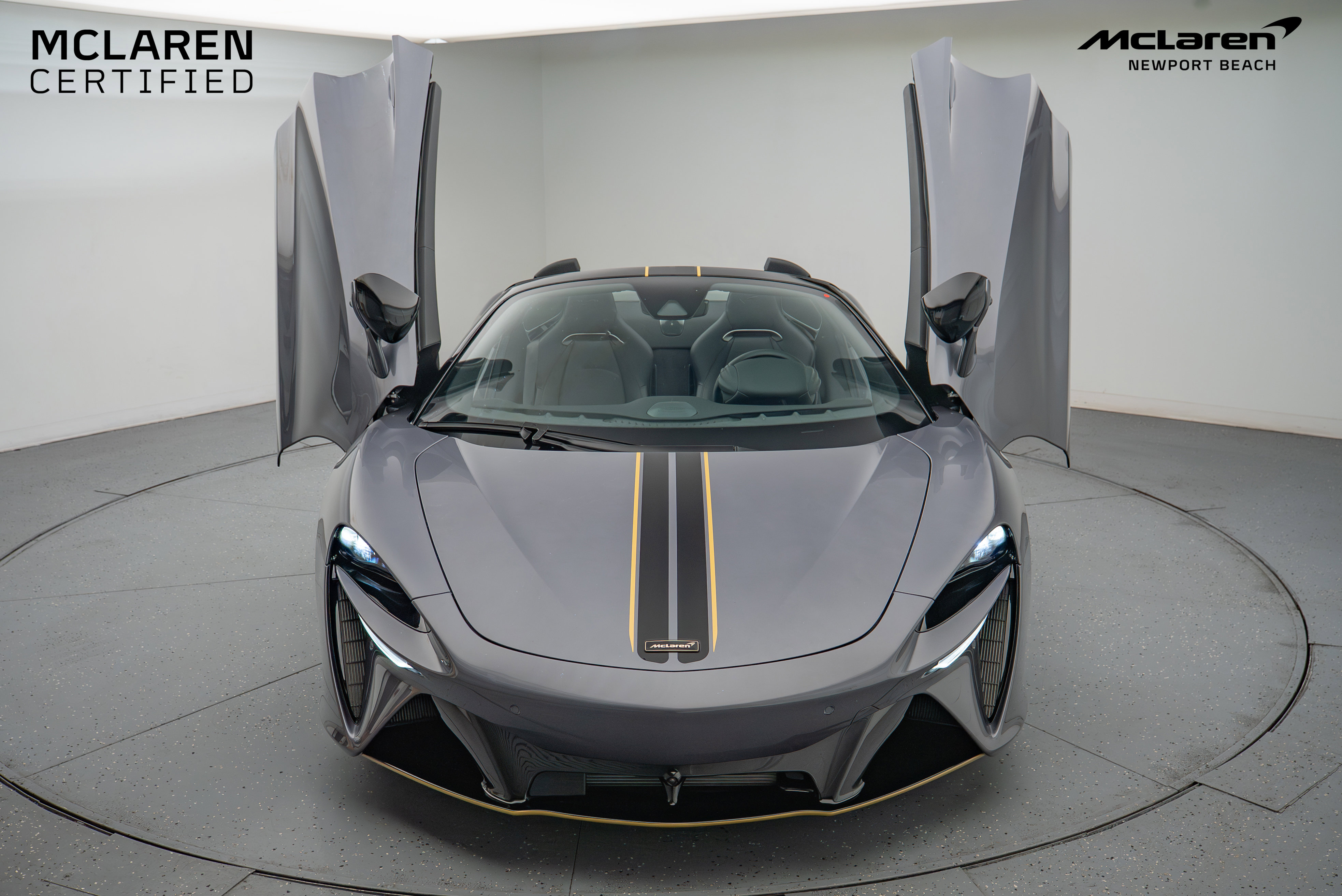 Used 2025 McLaren Artura Spider image 9