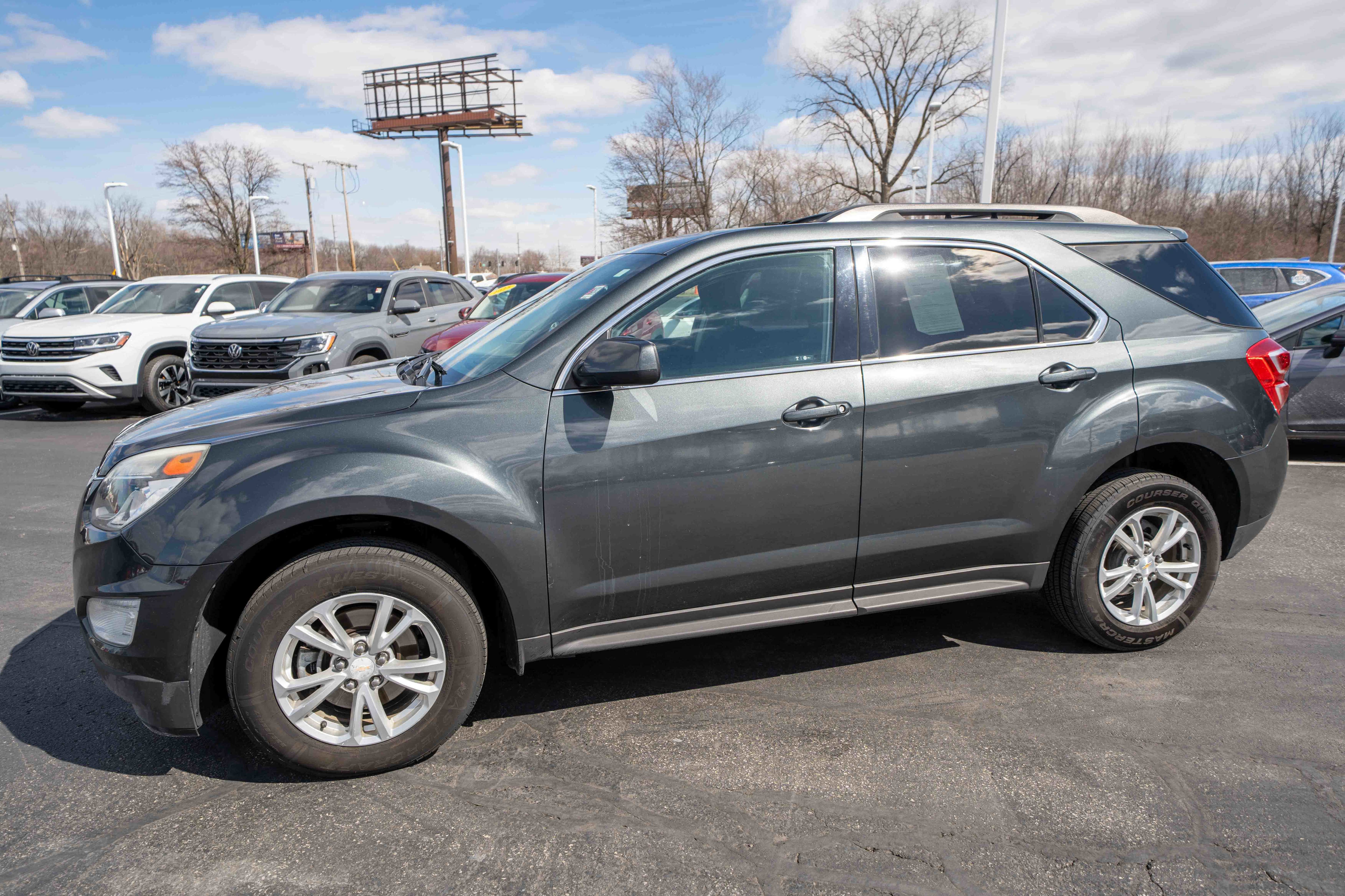 Used 2017 Chevrolet Equinox LT w/ Convenience Package image 3