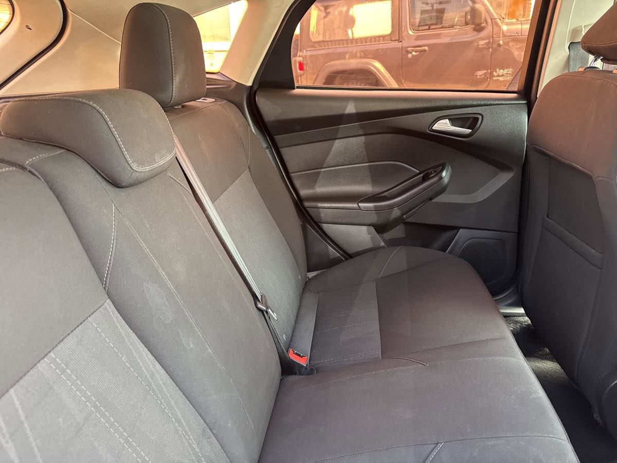 Used 2015 Ford Focus SE w/ SE Sport Package image 11