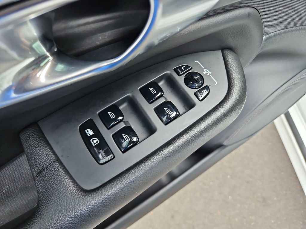 Used 2022 Volvo XC90 T5 Momentum image 29