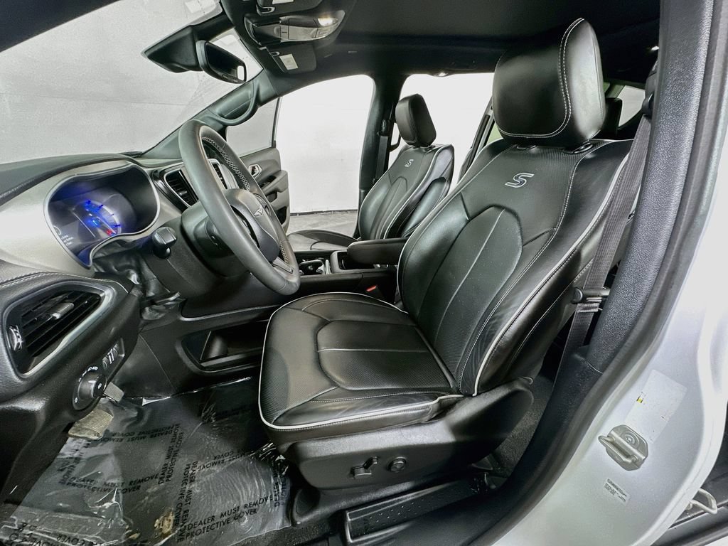 Used 2024 Chrysler Pacifica Premium FWD image 18