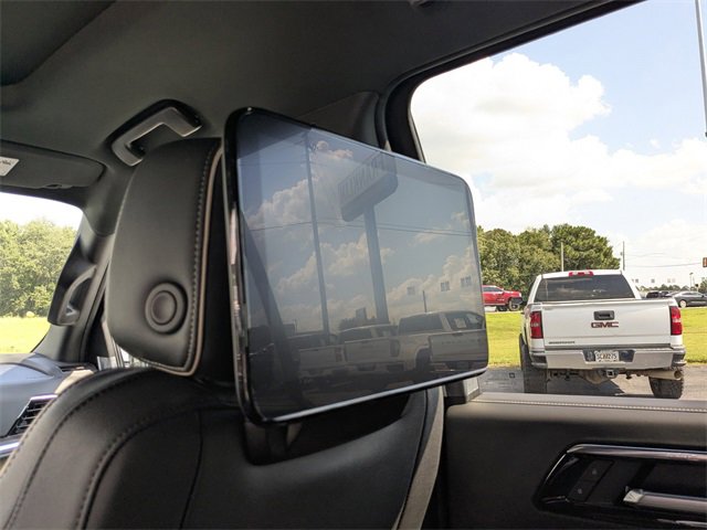 New 2025 Chevrolet Suburban Premier image 19