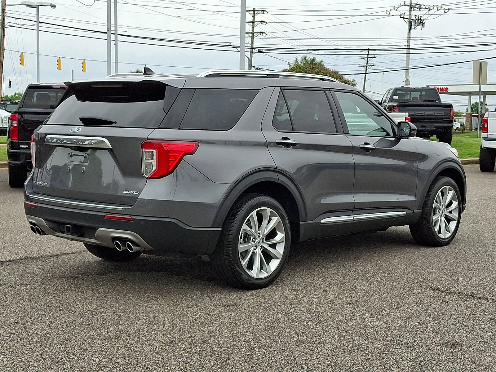 Certified 2023 Ford Explorer Platinum w/ Technology Package AWD/4WD image 11