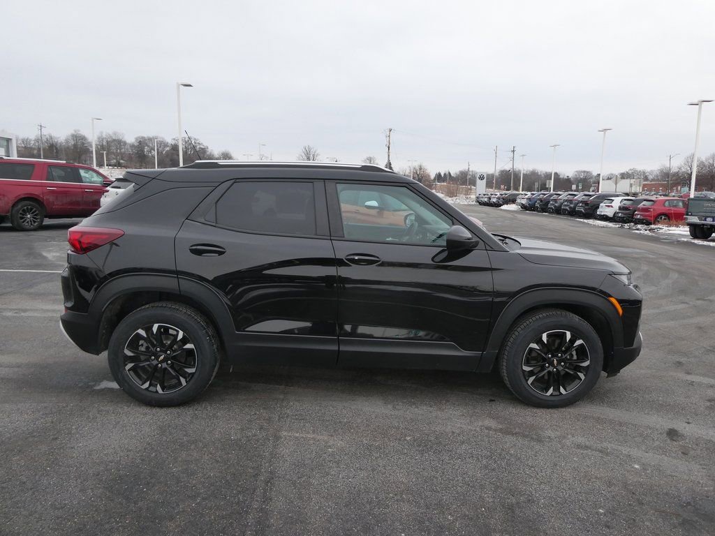 Used 2023 Chevrolet TrailBlazer LT image 2