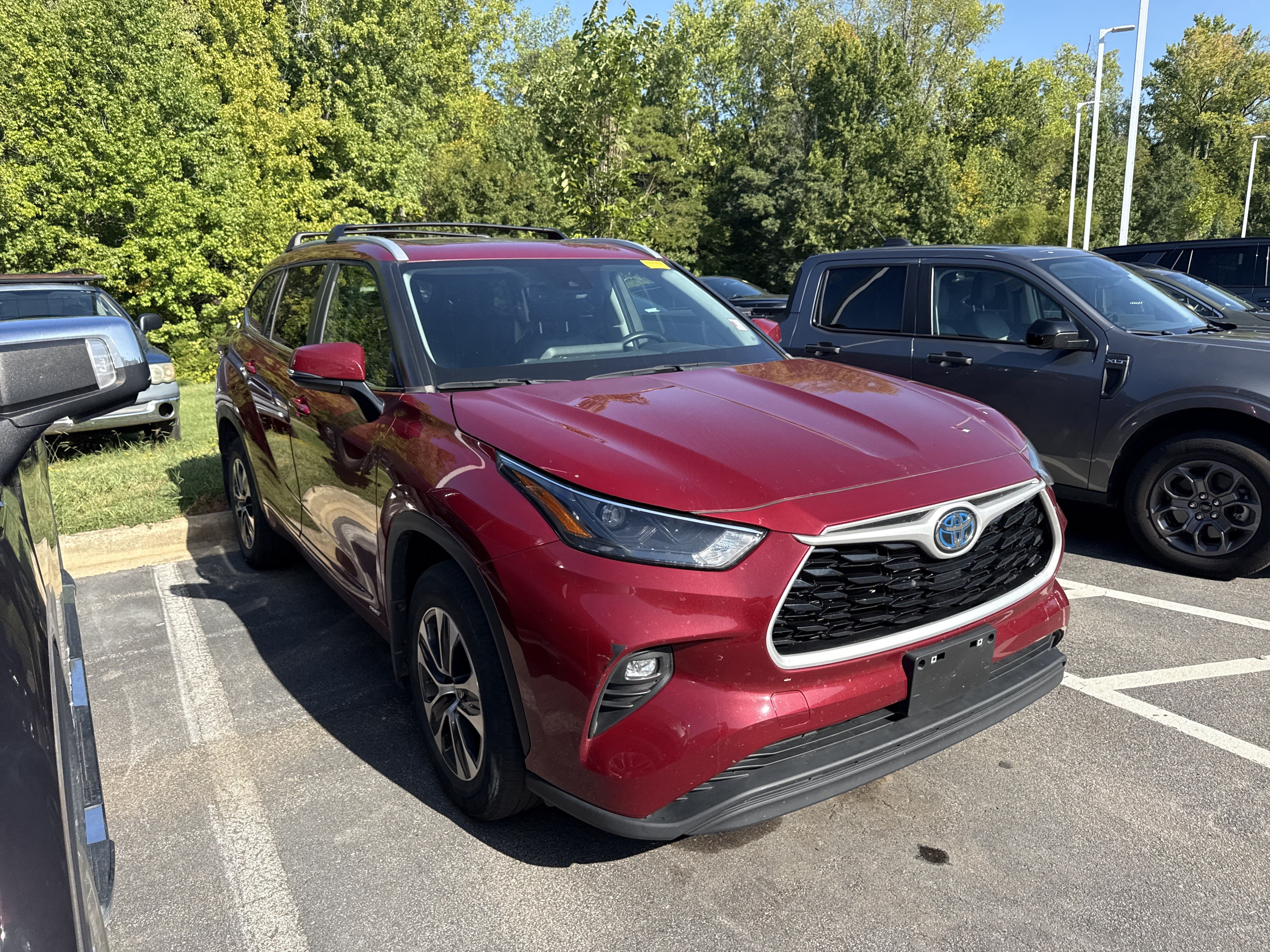 Used 2023 Toyota Highlander XLE AWD/4WD image 6