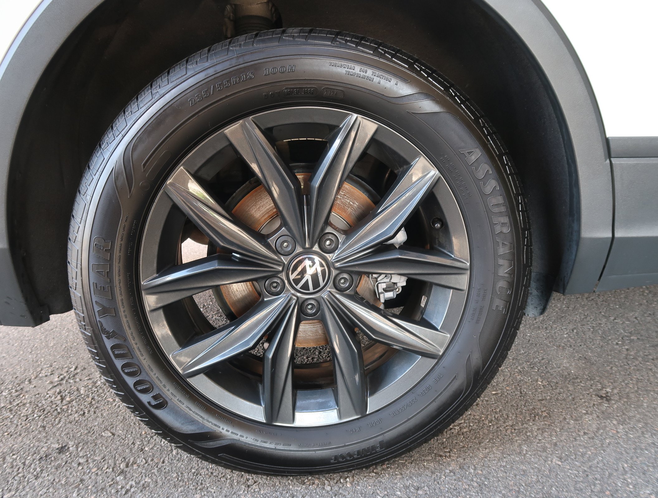 Used 2024 Volkswagen Tiguan SE FWD image 45