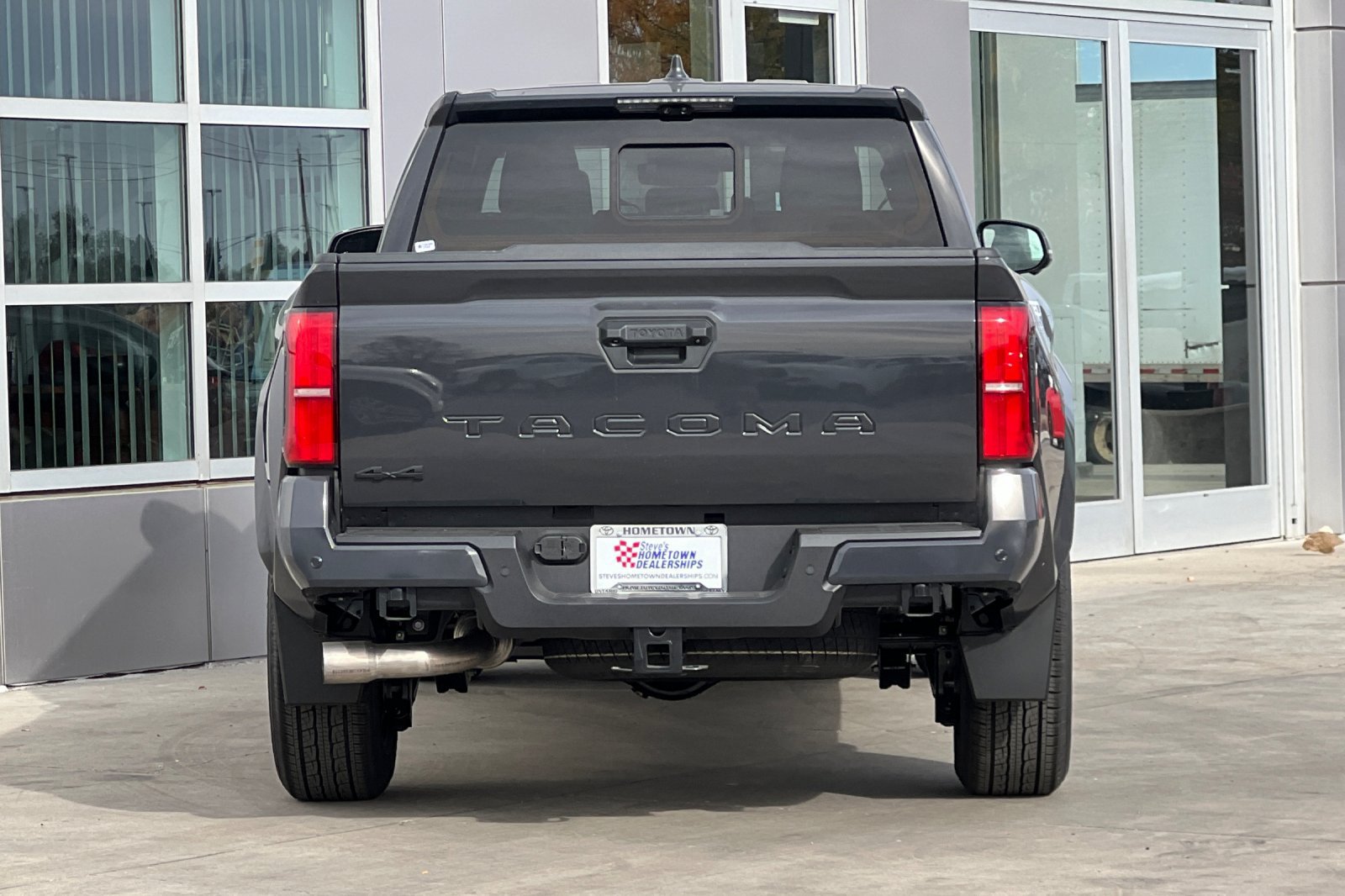 Used 2024 Toyota Tacoma TRD Sport w/ TRD Sport Premium Package AWD/4WD image 5