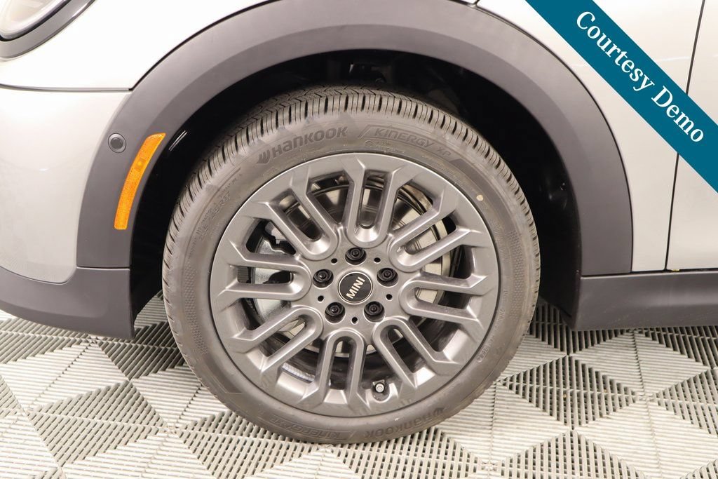 New 2025 MINI Cooper 2-Door Hardtop FWD image 17