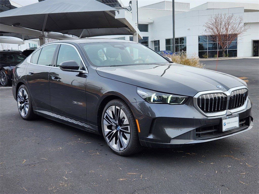 Used 2025 BMW i5 eDrive40i w/ Premium Package image 5