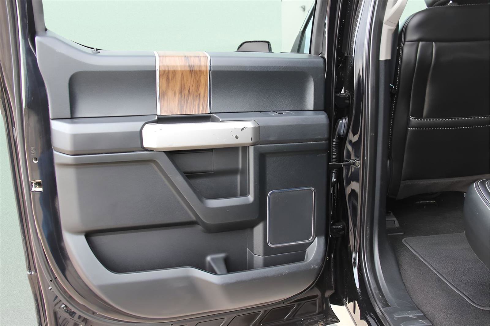 Used 2020 Ford F150 Lariat image 23