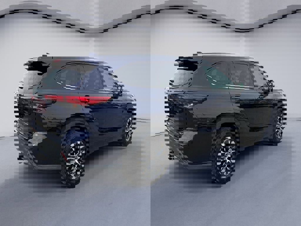 Used 2021 Toyota Highlander XLE image 5