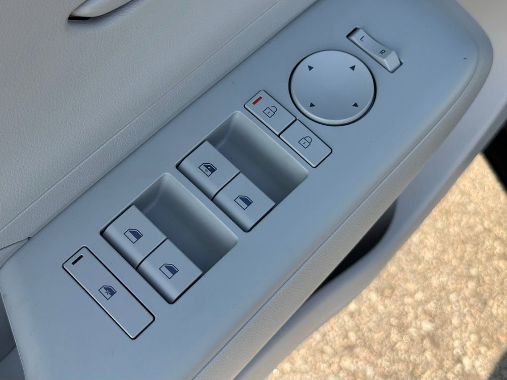 Used 2026 Hyundai Kona SE image 18