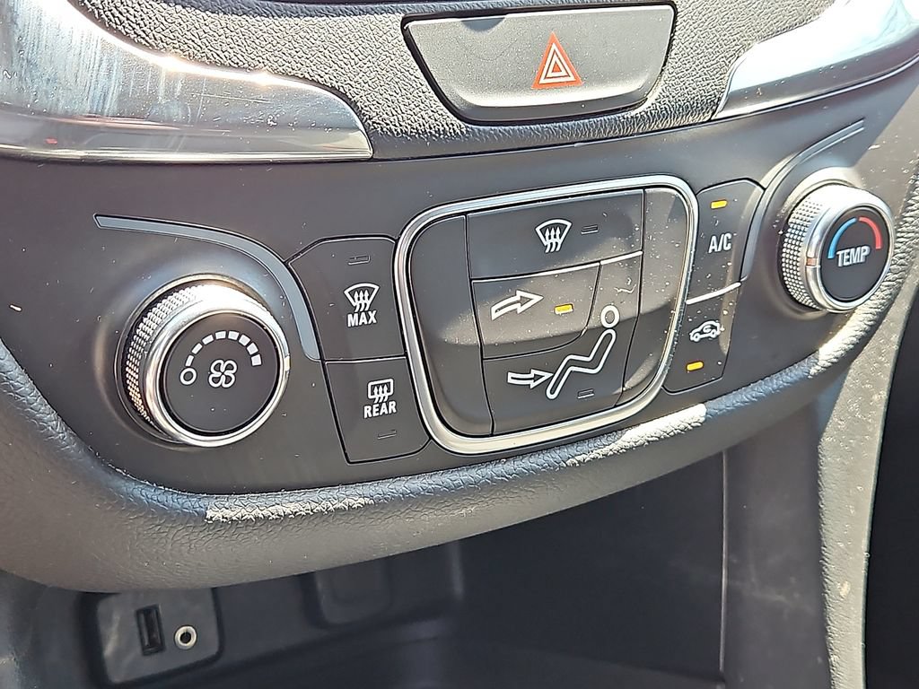 Used 2018 Chevrolet Equinox LT FWD image 16