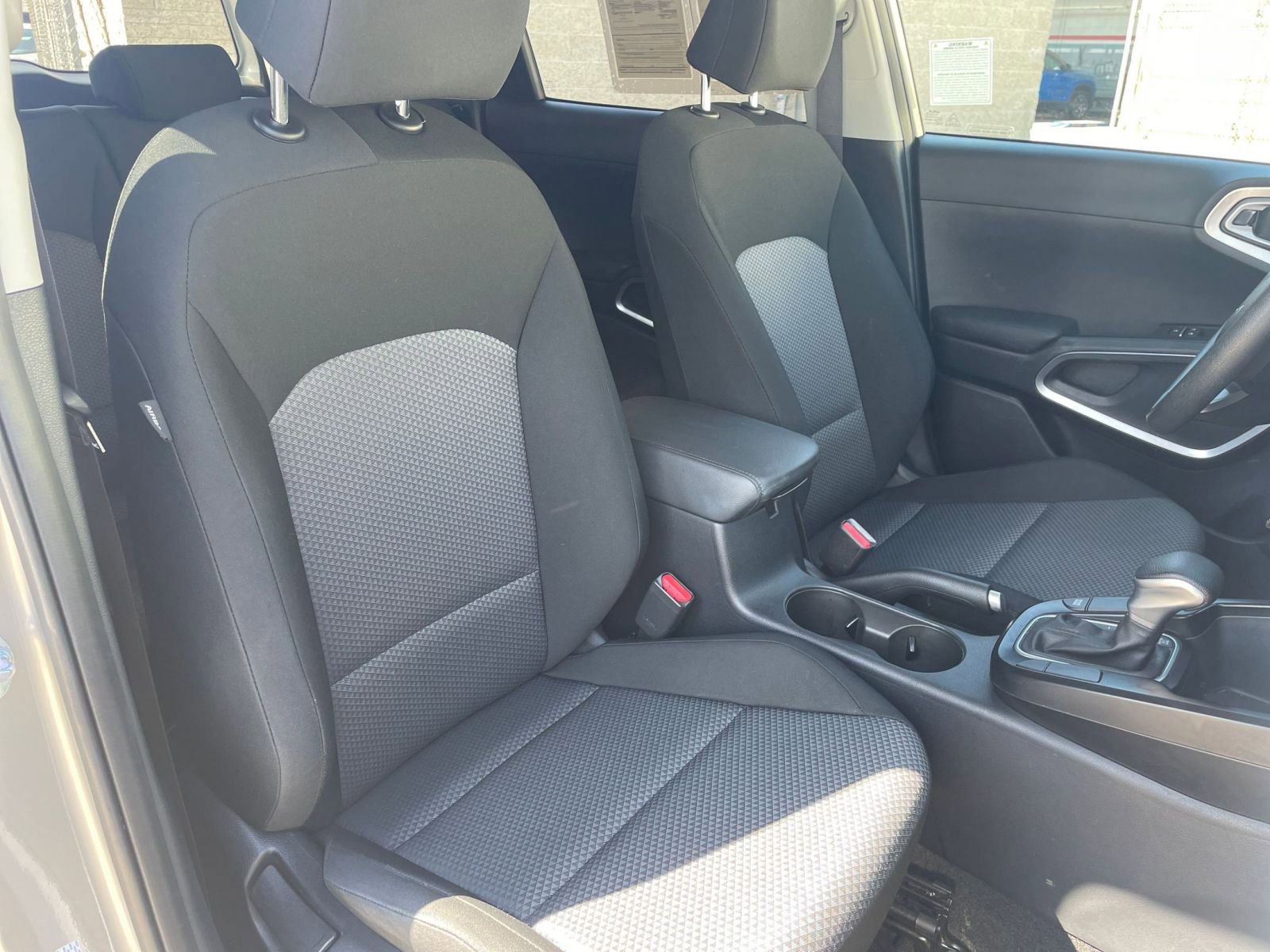 Used 2025 Kia Soul LX w/ LX Technology Package image 34