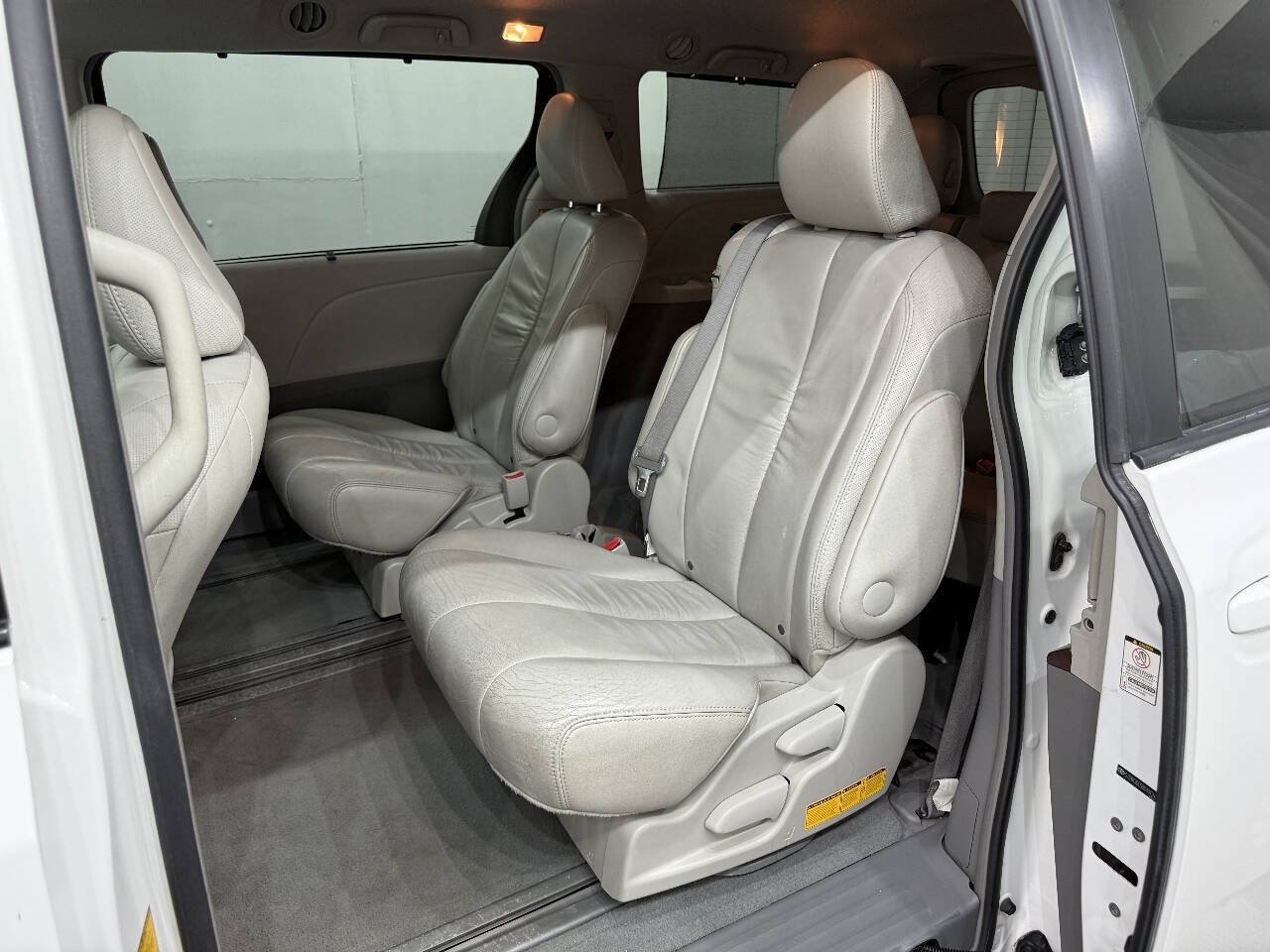 Used 2011 Toyota Sienna XLE FWD image 17