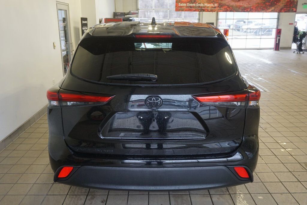 Used 2023 Toyota Highlander L image 14