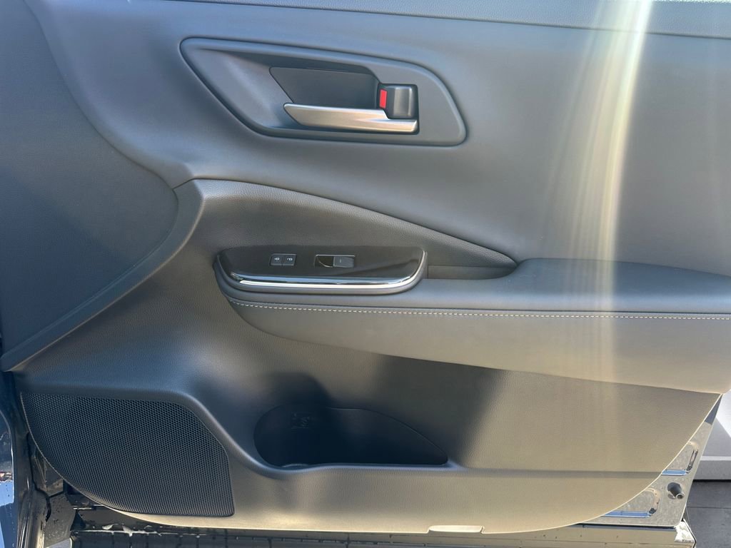 Used 2025 Toyota Crown Limited w/ Advanced Technology Package image 15