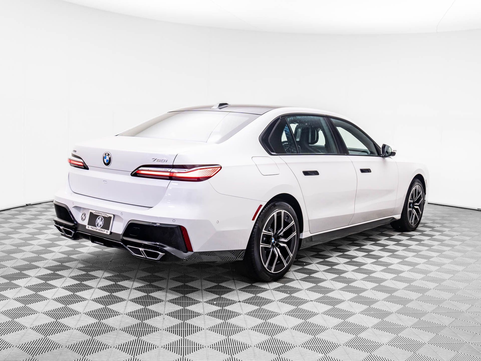 Used 2025 BMW 760i xDrive image 5