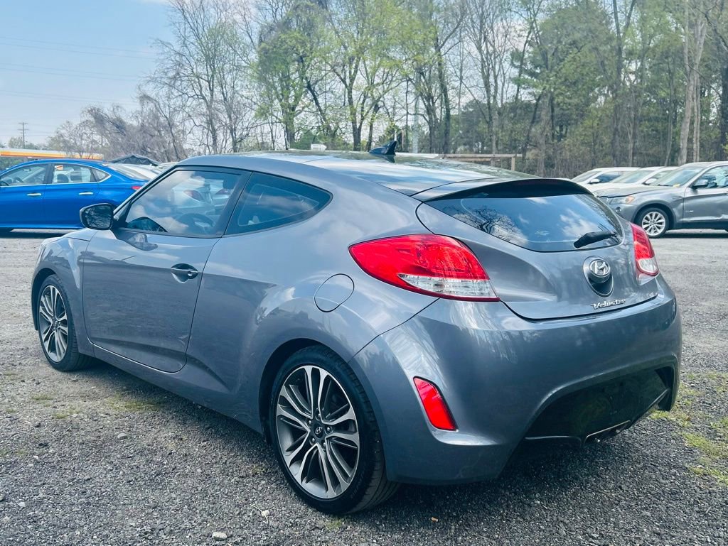 Used 2017 Hyundai Veloster image 4