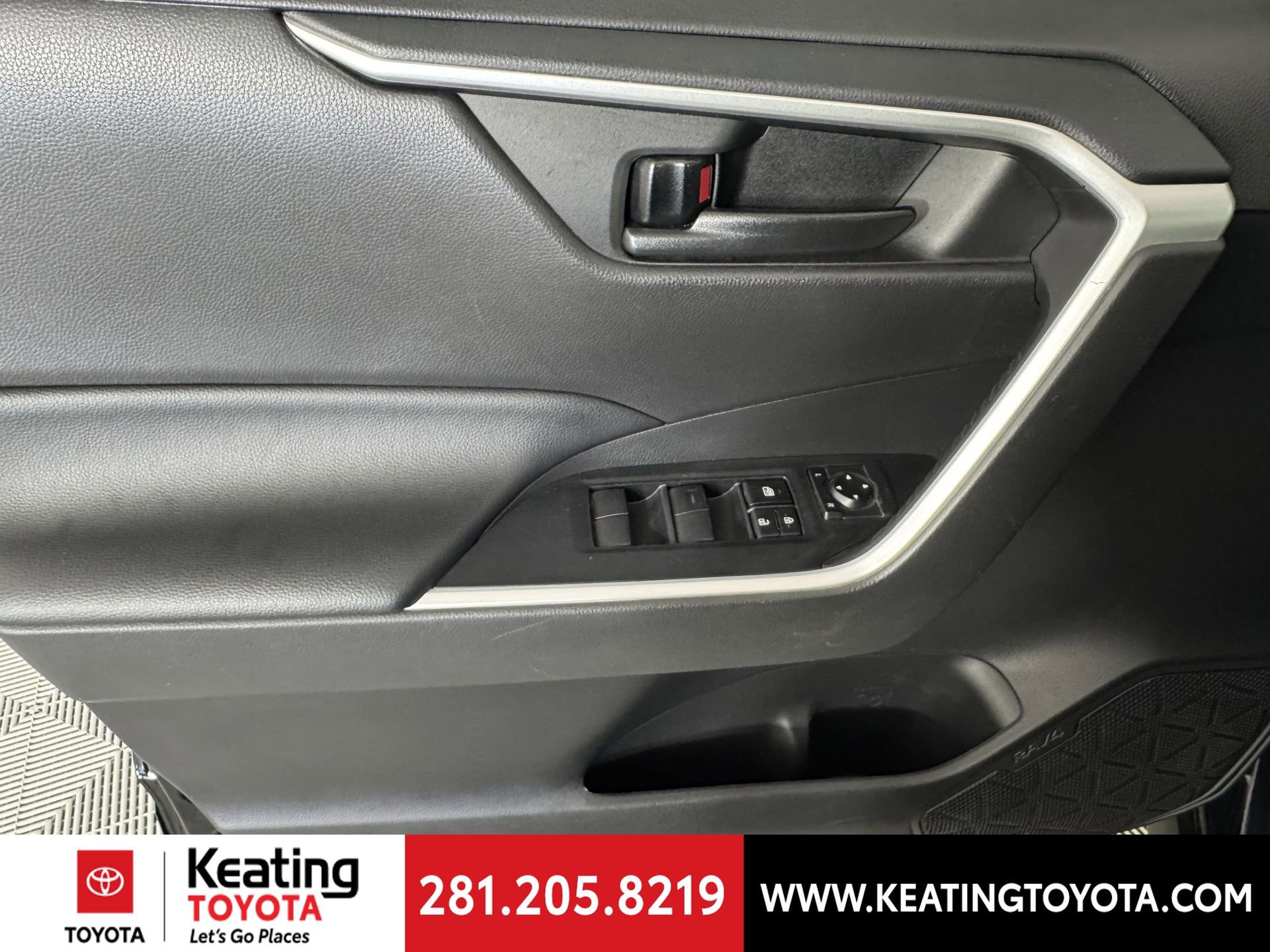 Used 2022 Toyota RAV4 LE image 10