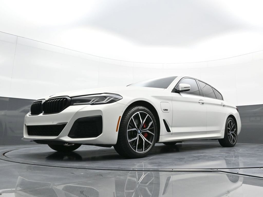 Used 2023 BMW 530e xDrive w/ Premium Package image 25