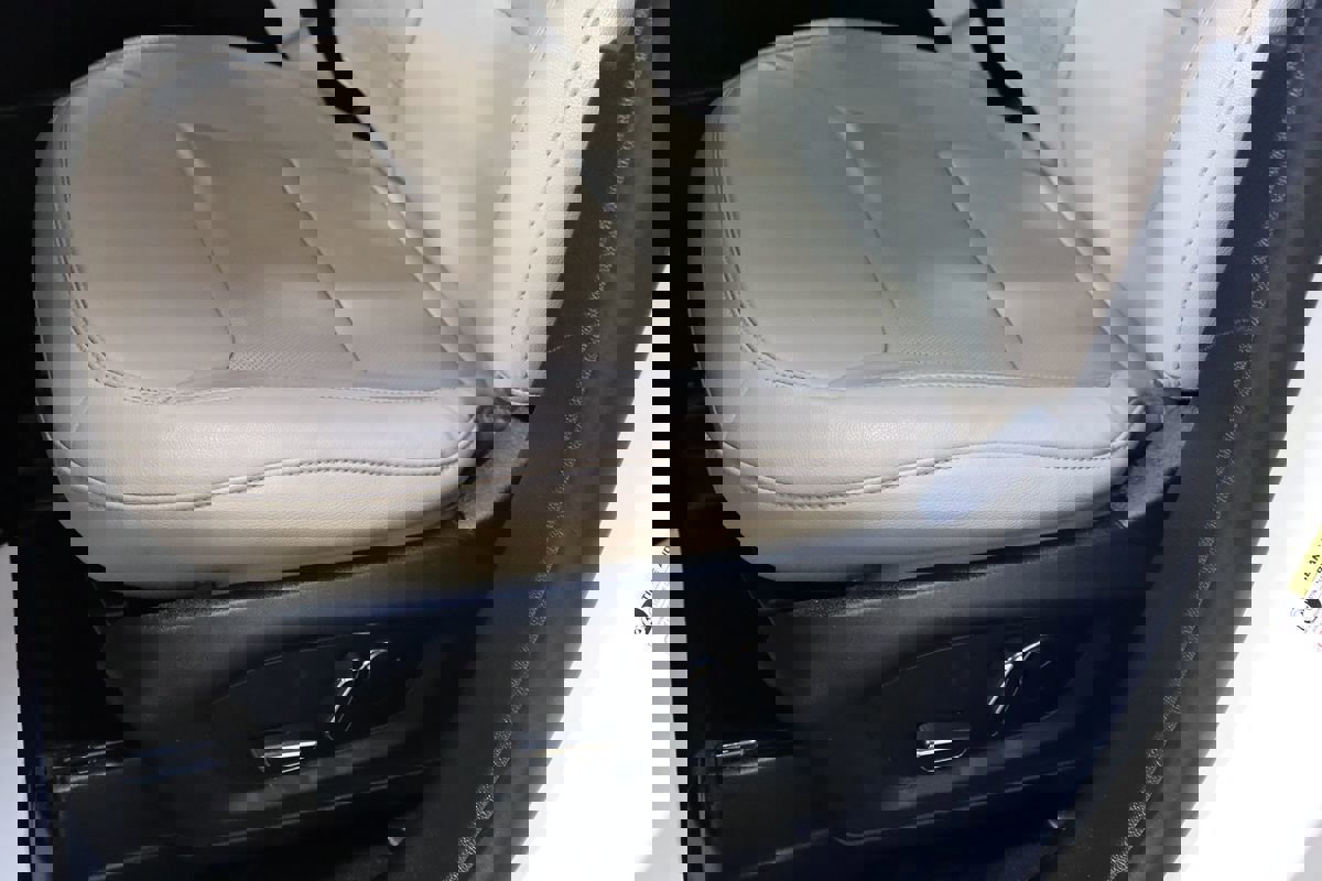 Used 2020 Ford Explorer Limited AWD/4WD image 34