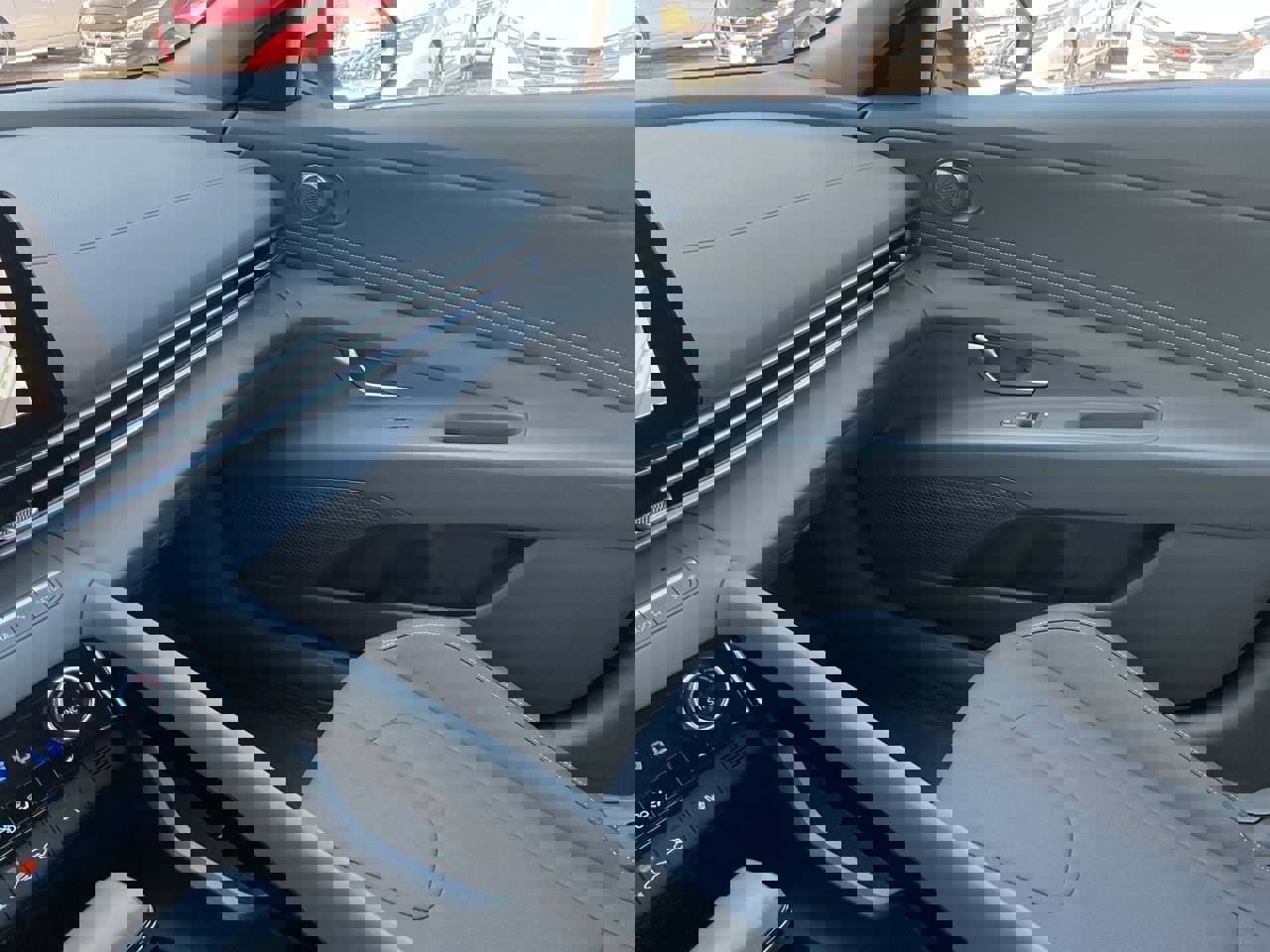 Used 2025 Hyundai Elantra SEL image 41