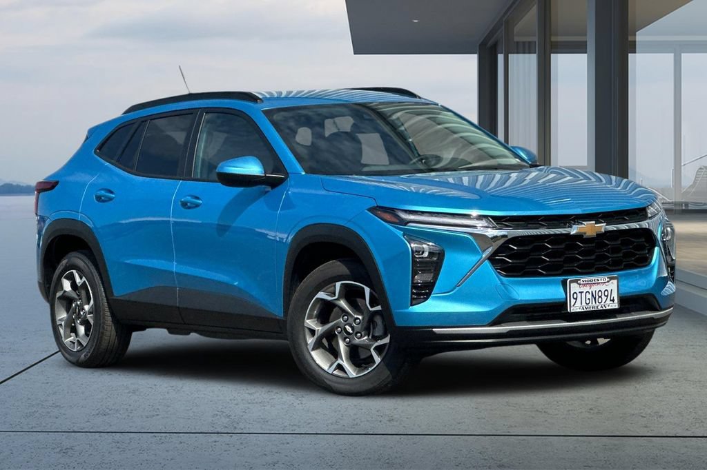 New 2026 Chevrolet Trax LT w/ Driver Confidence Package FWD image 2