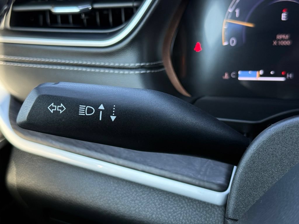 Used 2025 Jeep Grand Cherokee Limited RWD image 17