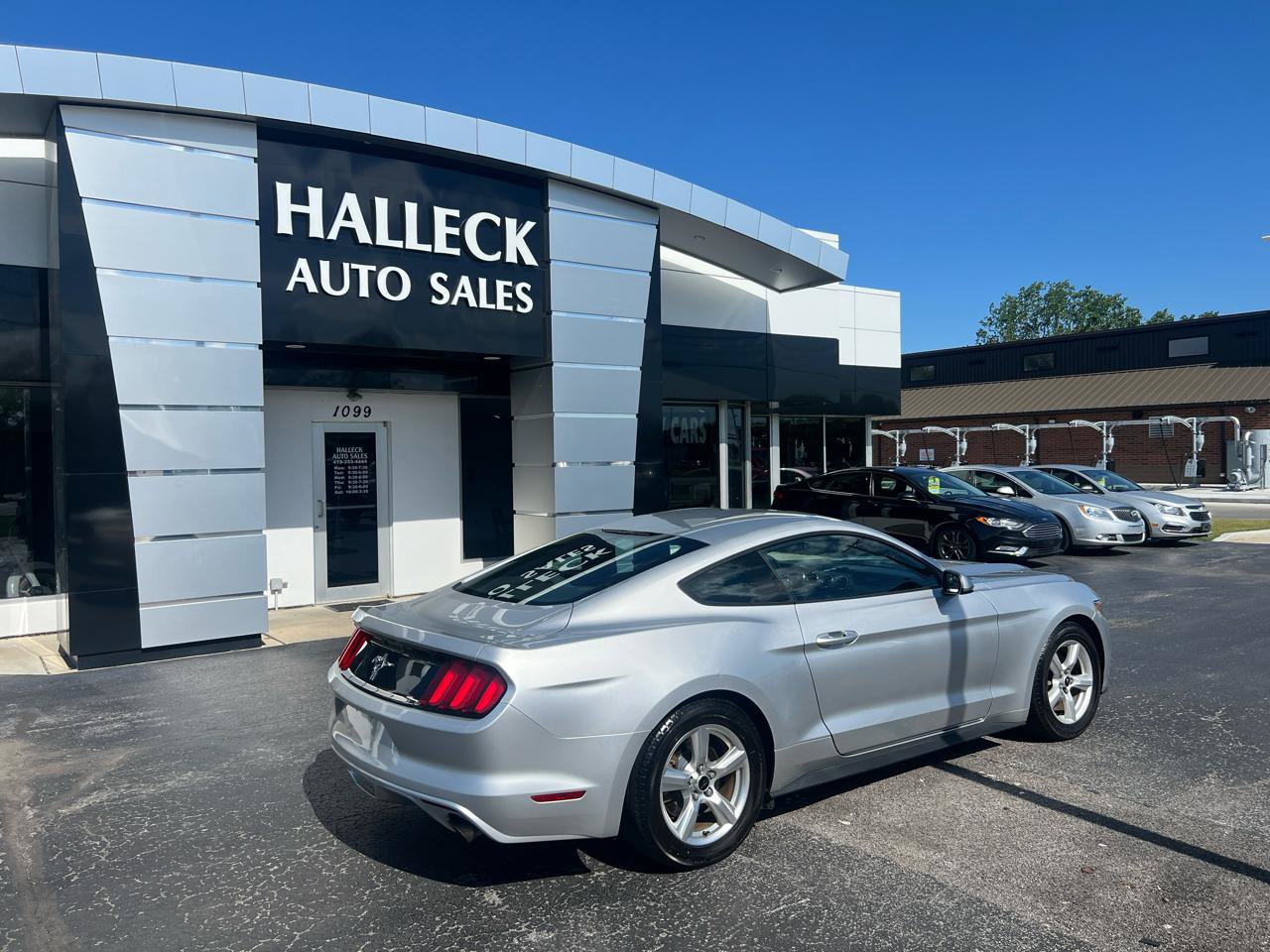 Used 2017 Ford Mustang Coupe RWD image 5