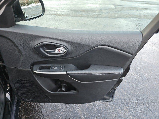 Used 2019 Jeep Cherokee Latitude Plus w/ Cold Weather Group image 15