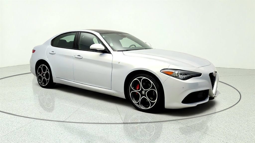 Used 2022 Alfa Romeo Giulia Ti AWD/4WD image 3