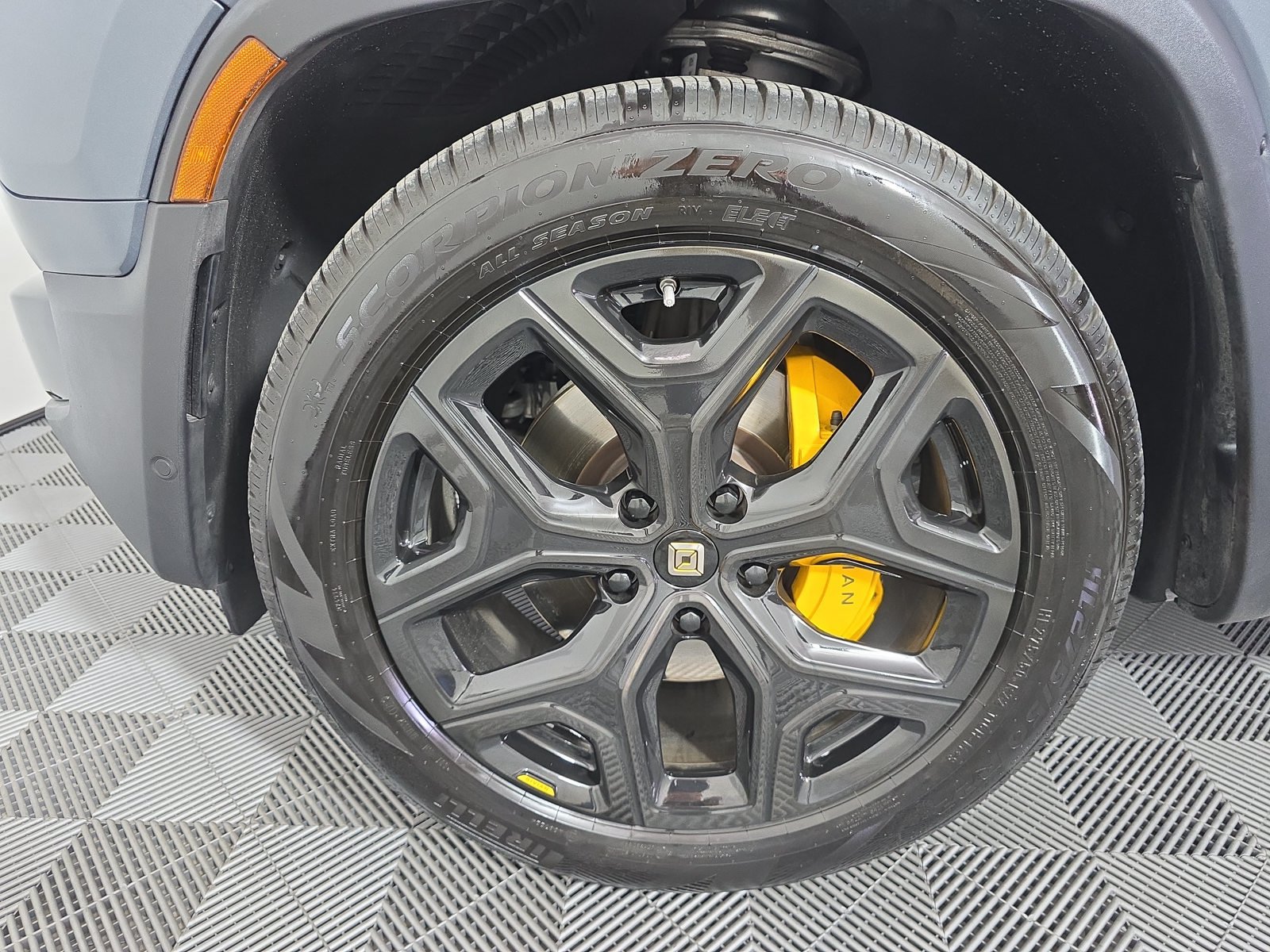 Used 2022 Rivian R1S Launch Edition Quad AWD/4WD image 9