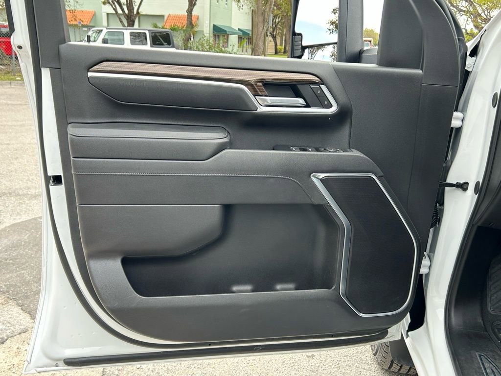 Used 2025 Chevrolet Silverado 2500 LT w/ Convenience Package image 31