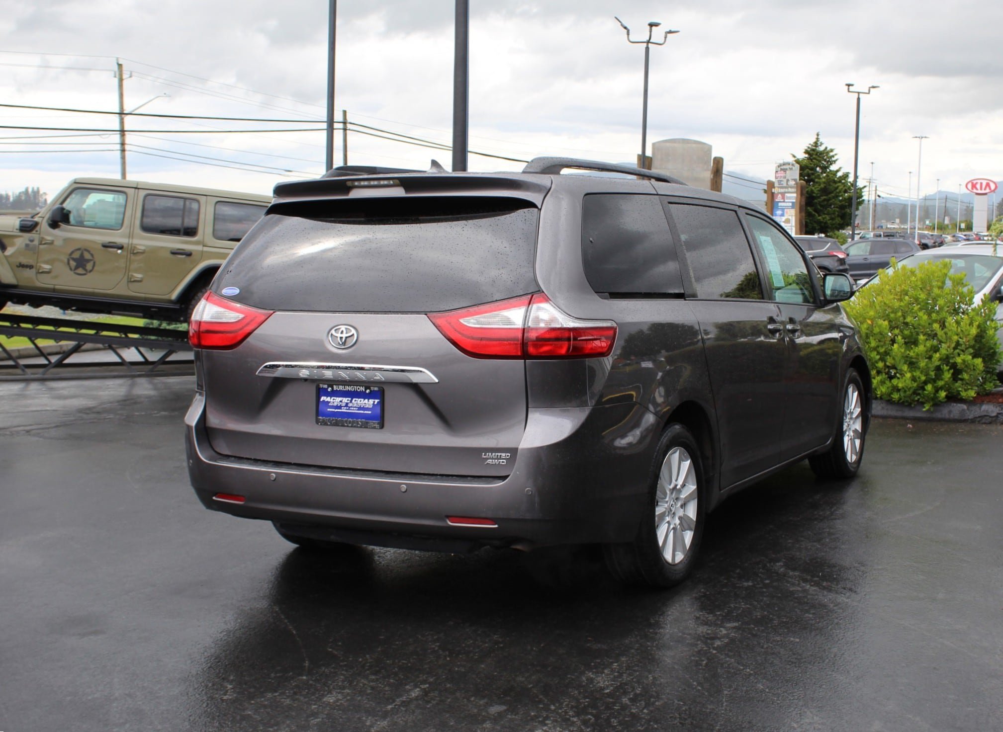 Used 2017 Toyota Sienna Limited AWD/4WD image 6