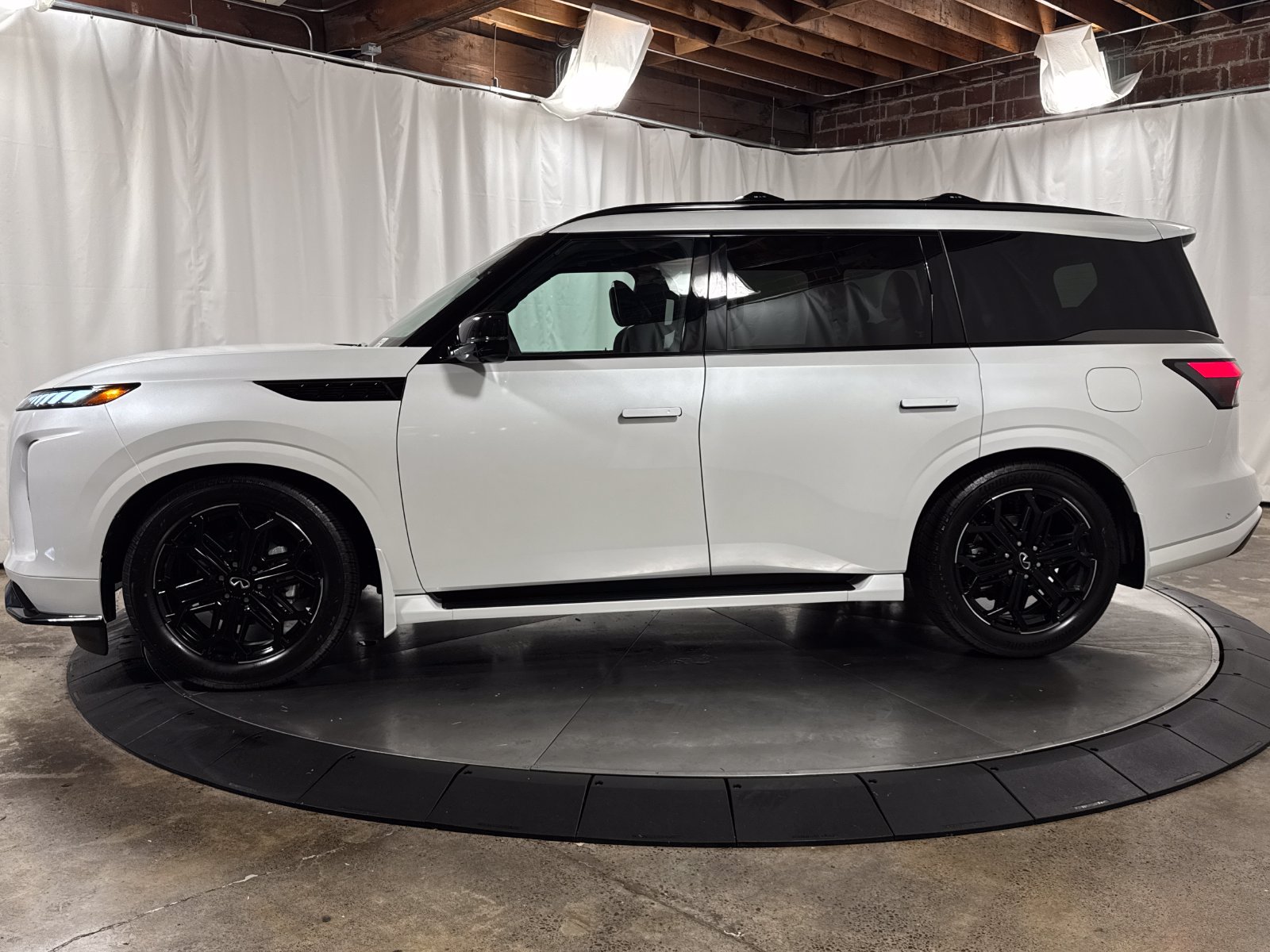 New 2027 INFINITI QX80 Sensory w/ Sport Exterior Package AWD/4WD image 10