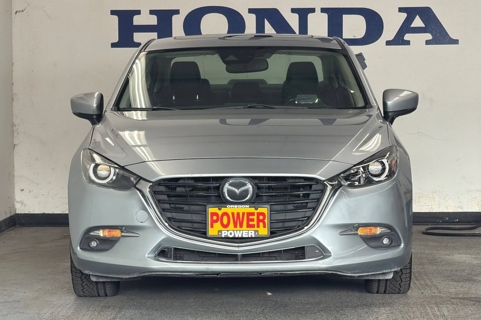 Used 2018 MAZDA MAZDA3 Grand Touring w/ Premium Equipment Package FWD image 8