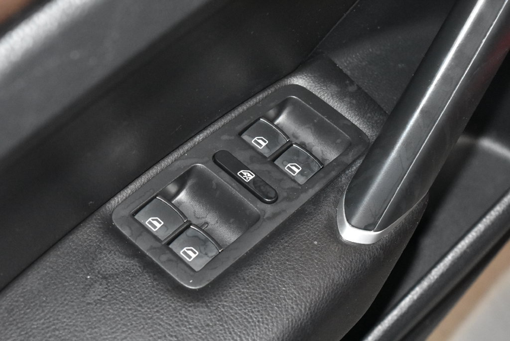 Used 2022 Volkswagen Passat 2.0T FWD image 5