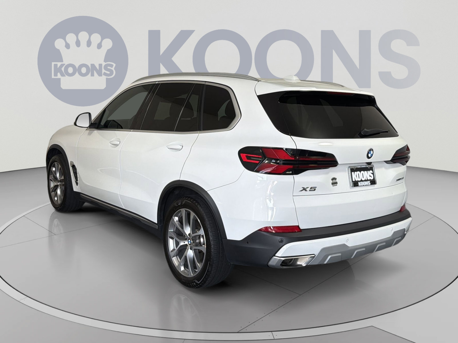 Used 2024 BMW X5 xDrive40i w/ Premium Package AWD/4WD image 4