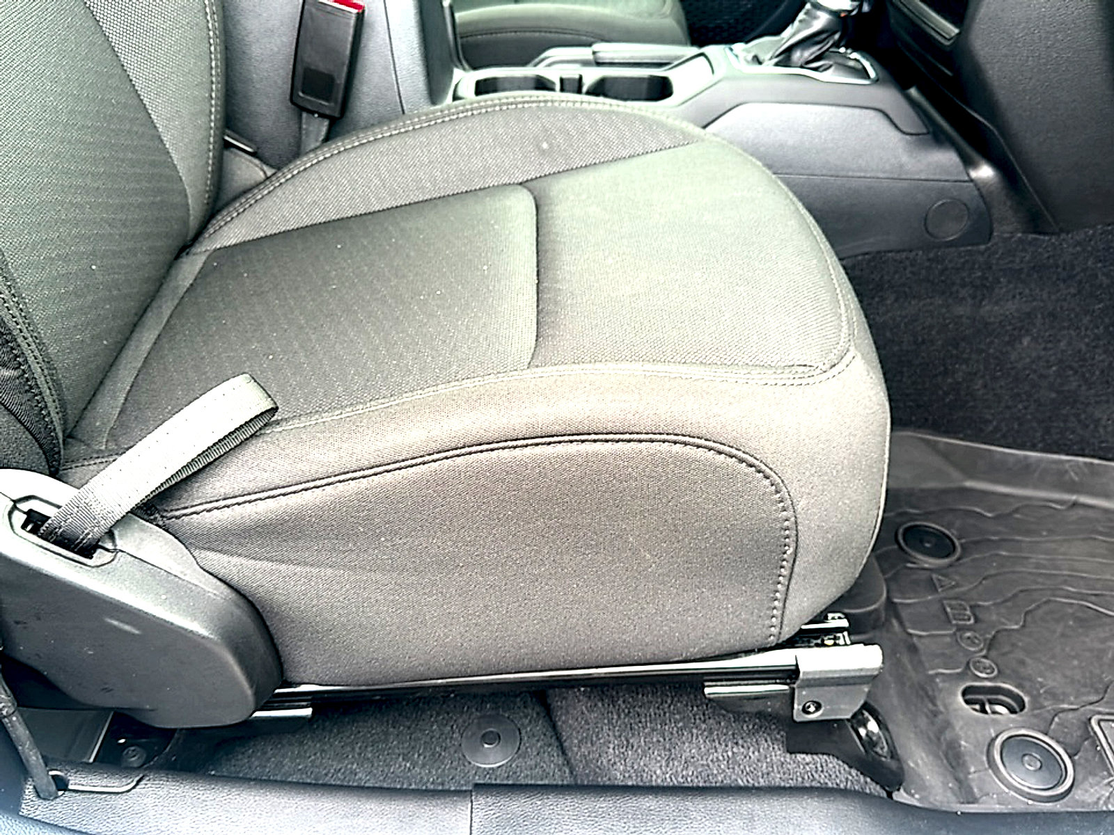 Used 2022 Jeep Wrangler Sport image 22