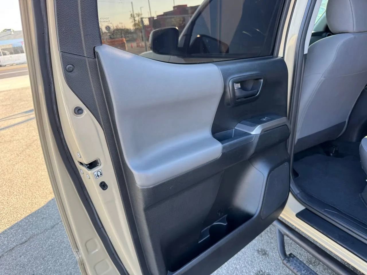 Used 2017 Toyota Tacoma SR5 image 19