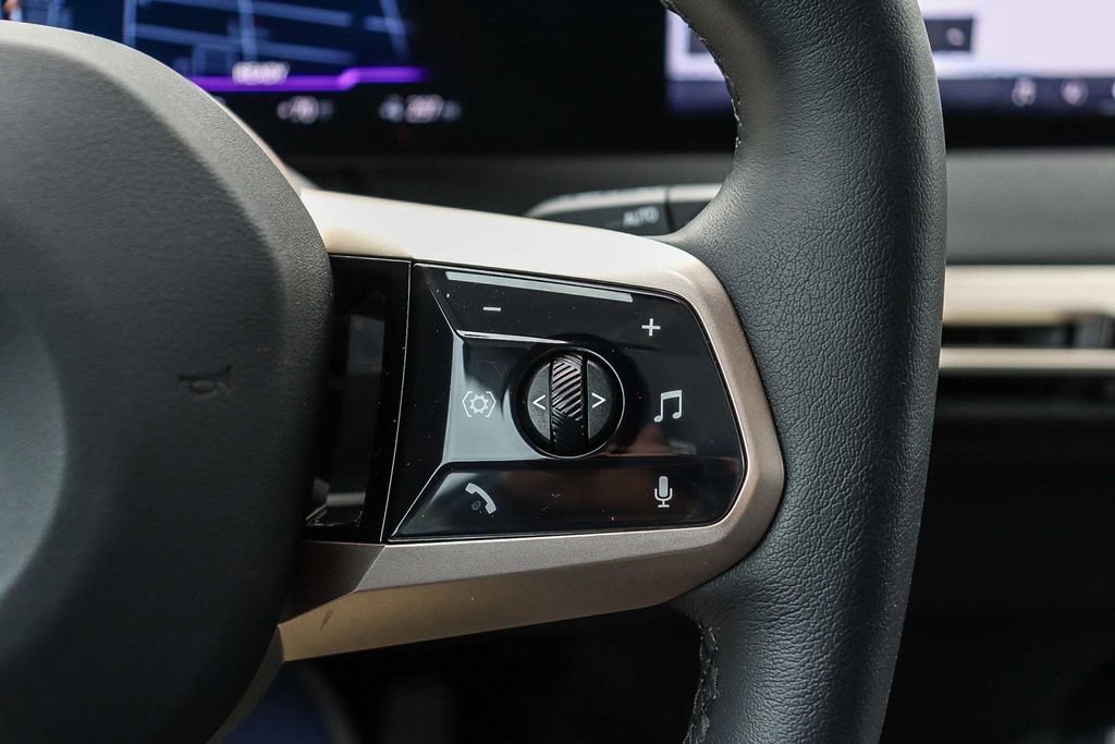 Used 2026 BMW iX xDrive60 w/ Premium Package image 23