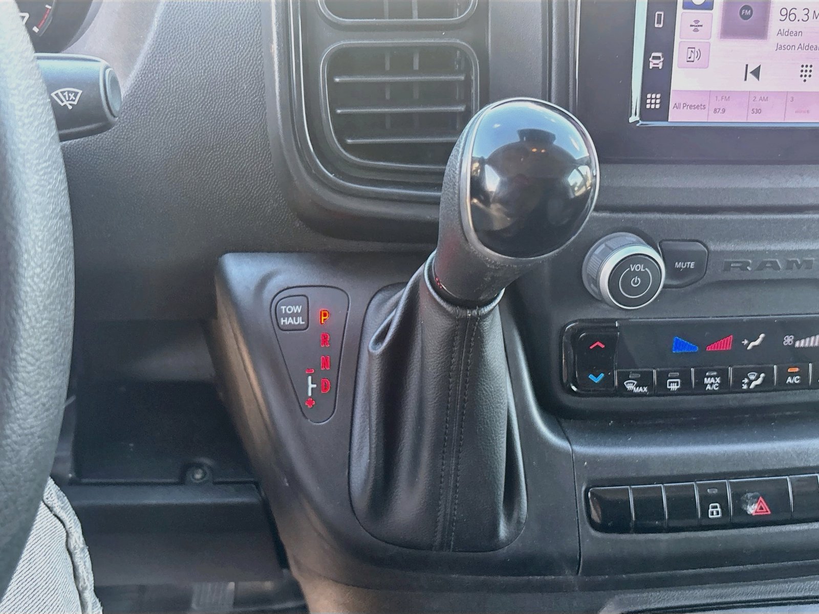Used 2024 RAM ProMaster 2500 w/ Convenience Group FWD image 15