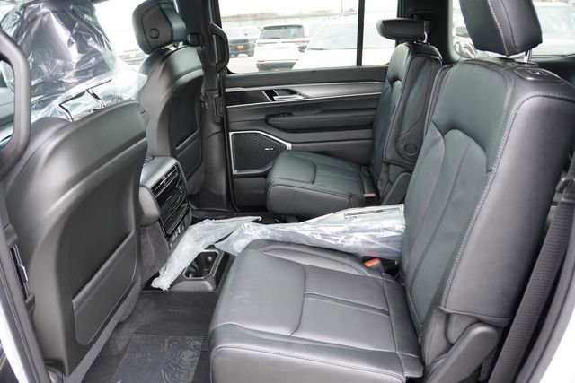 New 2026 Jeep Grand Wagoneer Limited w/ Convenience Group I AWD/4WD image 12