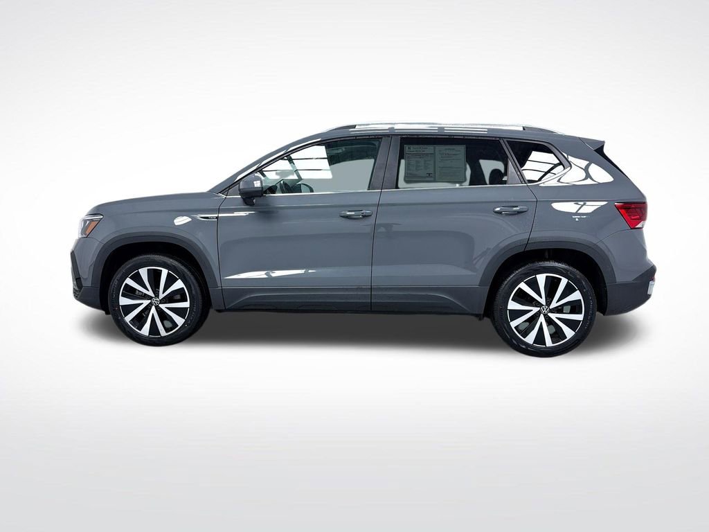 Used 2022 Volkswagen Taos SE w/ Driver Assistance Package AWD/4WD image 3