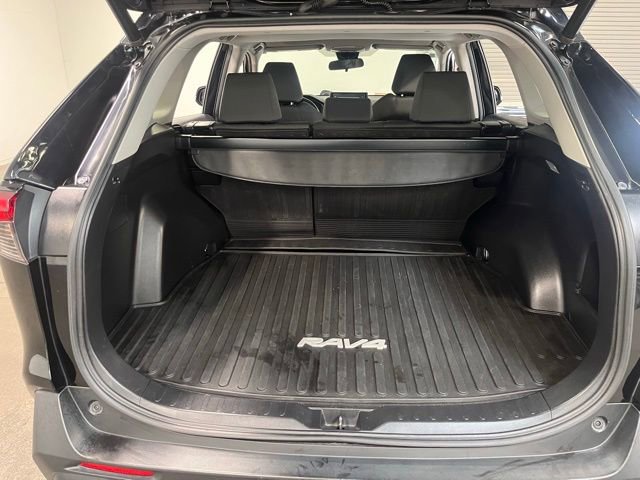 Used 2020 Toyota RAV4 XLE w/ Convenience Package image 16